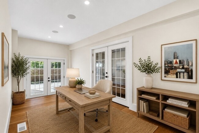 Building Photo - 59 Fresh Pond Ln