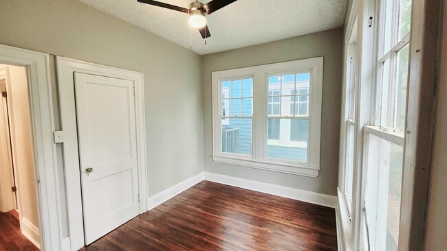 Building Photo - Dupont Duplex