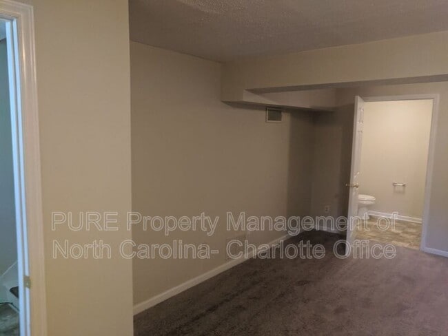 Building Photo - 3717 Signet Dr