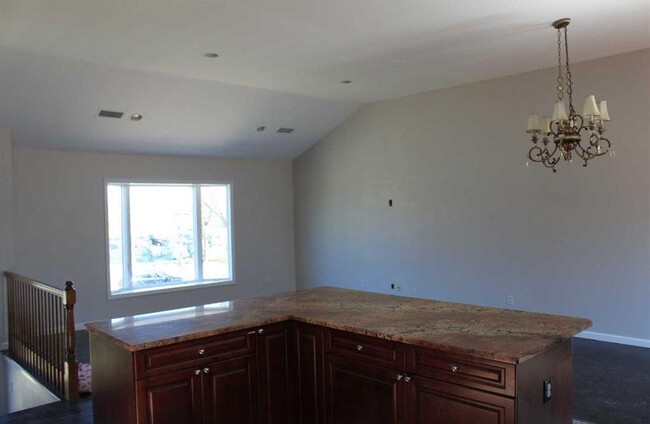 Building Photo - 3 Pinetree Ct