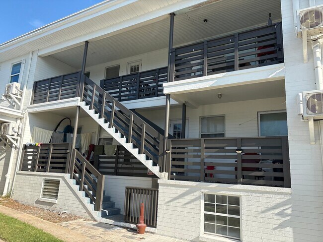Building Photo - 600 Riverview Blvd