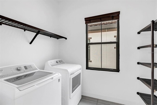 Building Photo - 8436 Via Vittoria Way