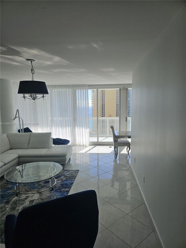 Building Photo - 16400 Collins Ave