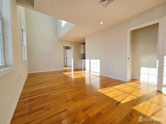 Building Photo - 120 Georges Rd