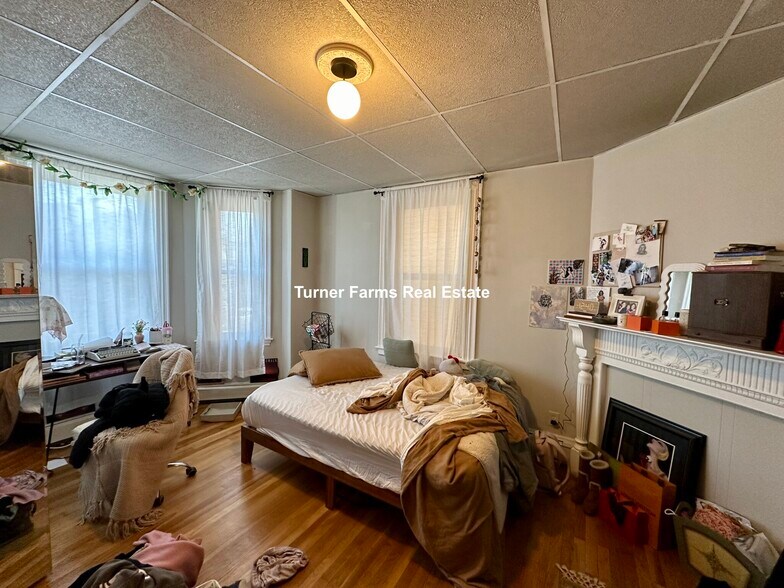 Building Photo - 823 Dorchester Ave