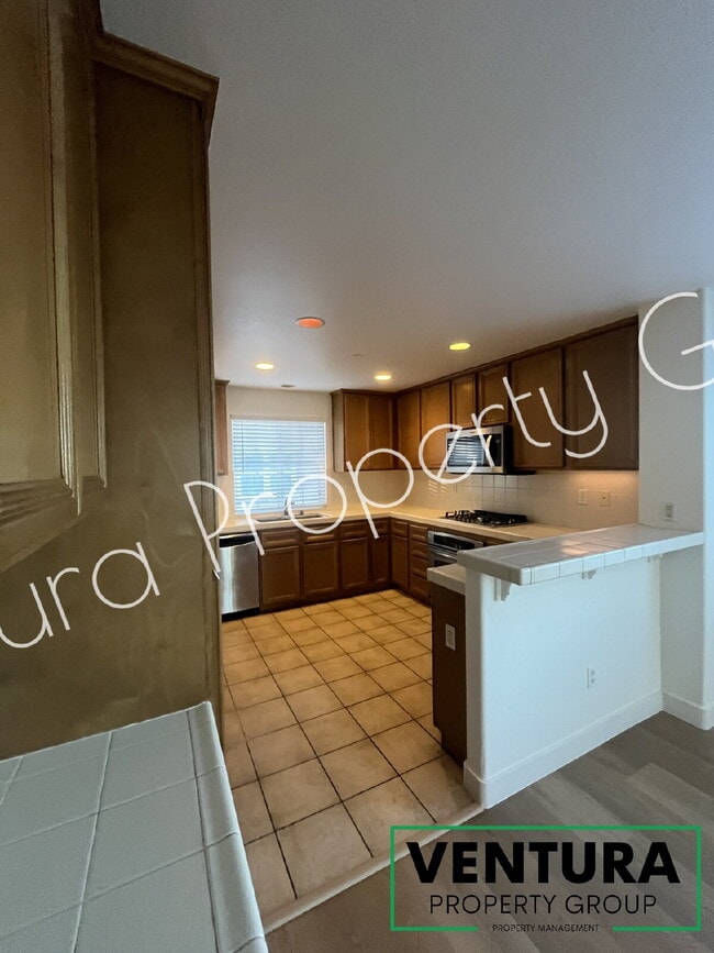 Building Photo - Spacious 4-Bed, 3-Bath Townhouse Retreat at The Gated Community at the Cottages