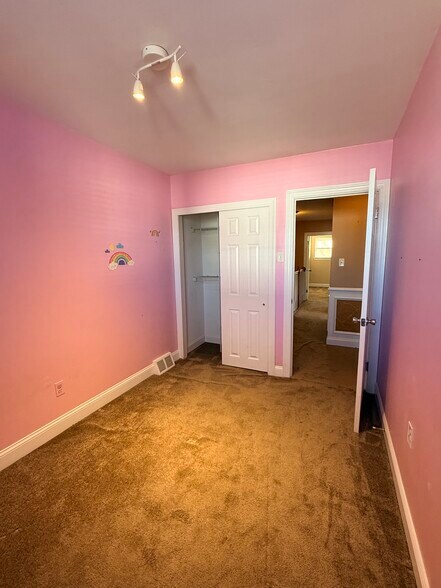 Building Photo - 3808 Ronnald Dr