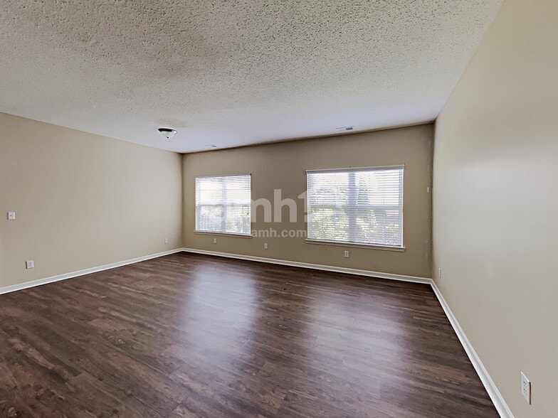 Building Photo - 2006 Farm Hill Ct