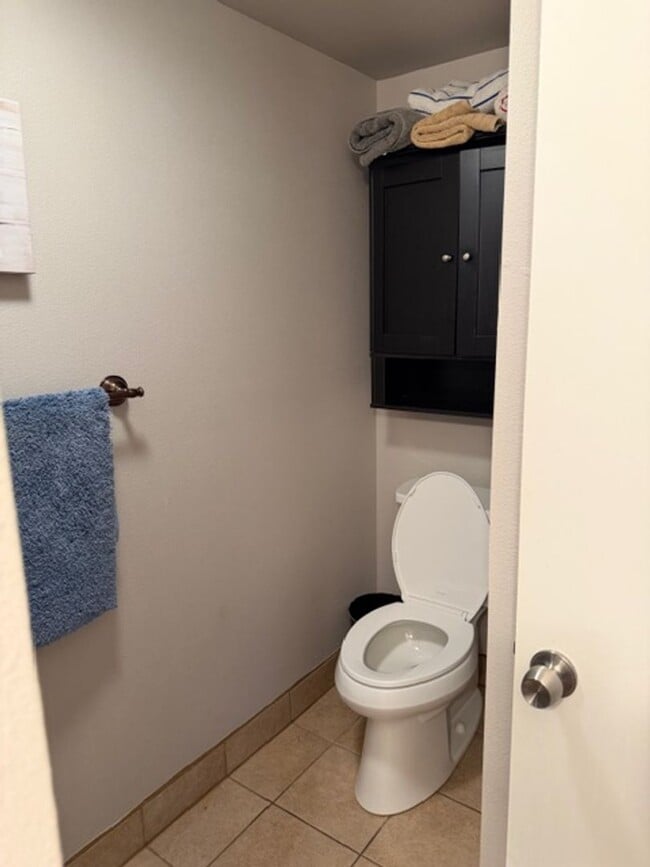 Building Photo - Kihei condo across beach