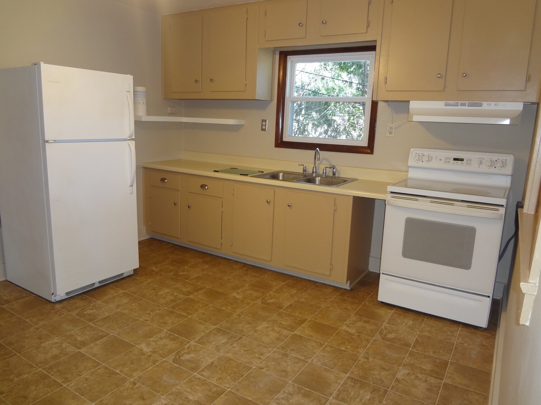 Building Photo - 34130 Davies Dr