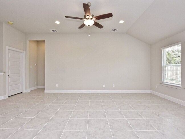 Building Photo - 3 BR/2 BA - 1554 SF Home in LAGO VISTA!!!