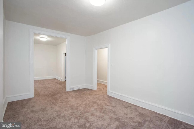 Building Photo - 5 Bedroms 1&1/2 Bathroom