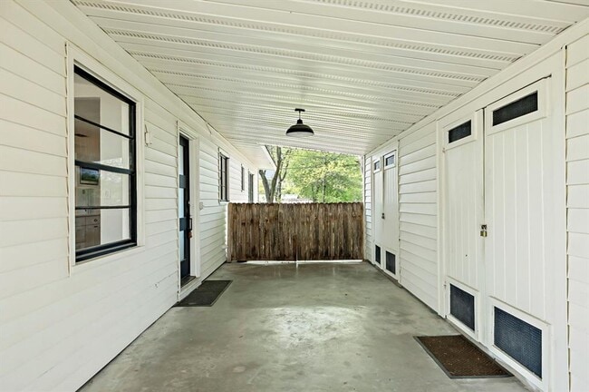 Building Photo - 1207 Ridgemont Dr