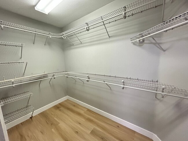 Building Photo - 5-Bedroom Silverado Ranch Home with Pool!