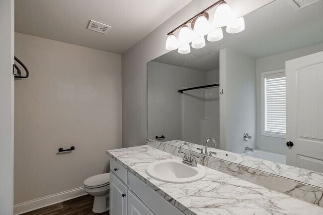 Building Photo - 80 Creek Haven Dr