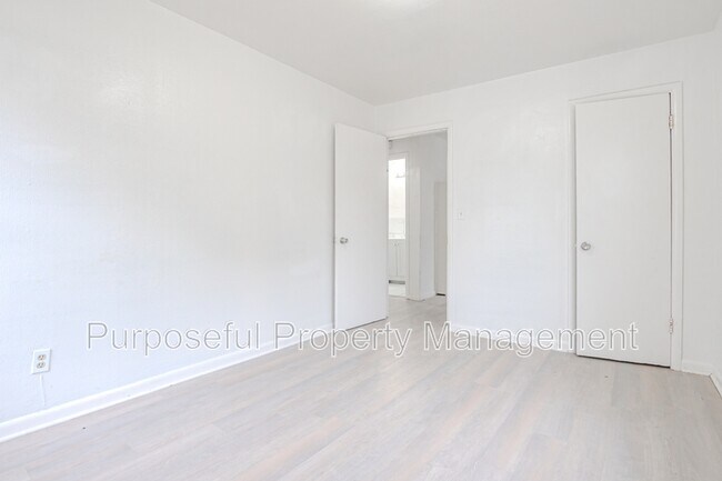 Building Photo - 3128 NE 15th St