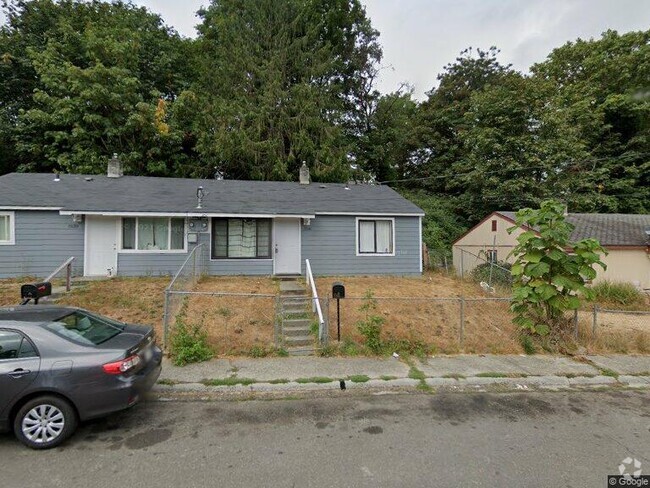 Building Photo - 1539 Bloomington Ave