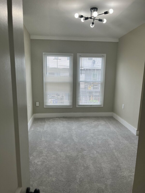 Building Photo - 711 N Streeper St