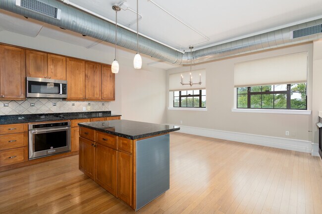 Building Photo - 4901 Washington Ave
