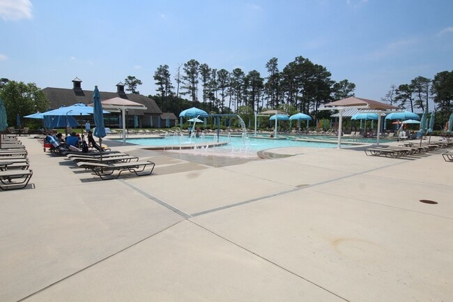 Building Photo - Beautiful Furnished Home Close to Bethany ...