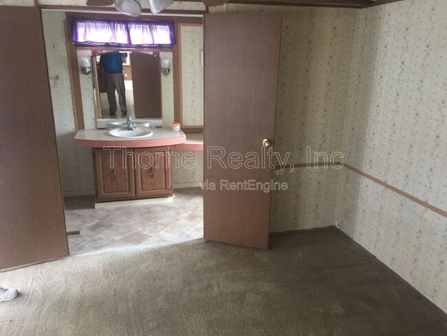 Building Photo - 92 Matts Ln