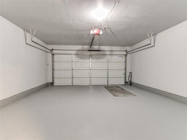 Building Photo - 5612 SE 87th St