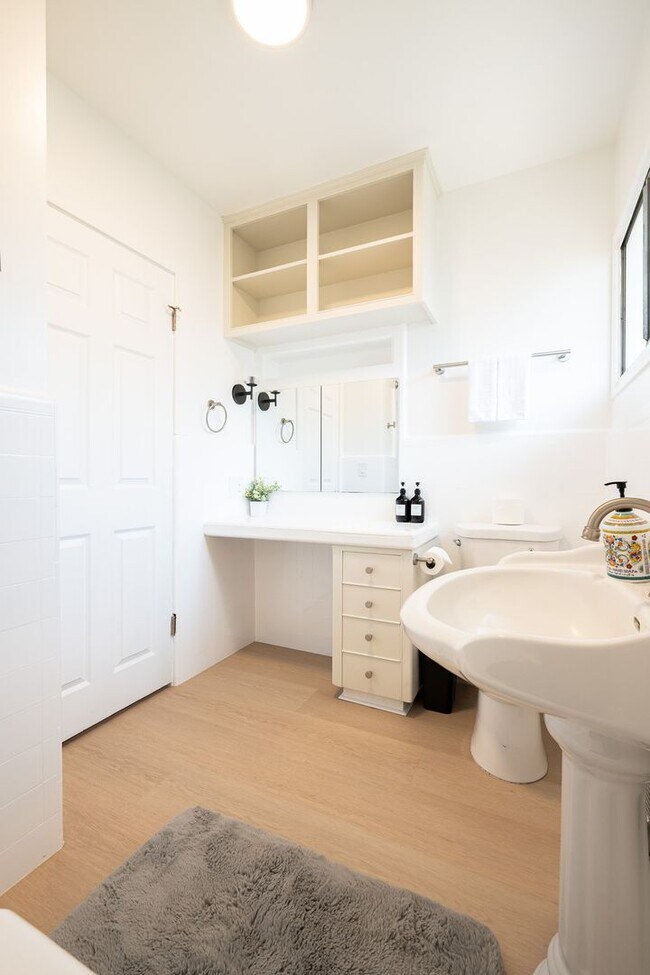 Building Photo - Relaxing 4BR Family Home Near Attractions ...