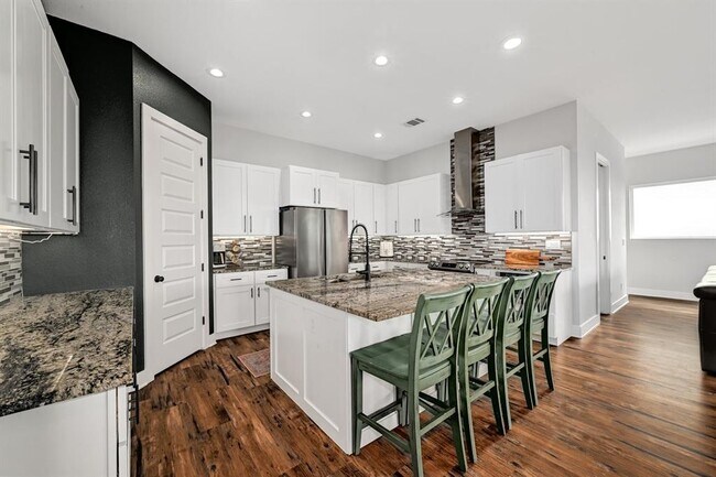 Building Photo - 18502 Venture Dr