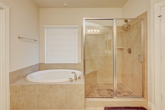 Building Photo - 4006 Misty Waters Ln