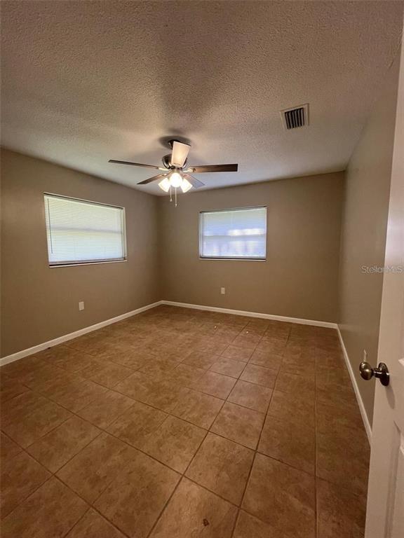 Building Photo - 3013 NE 25th Ct