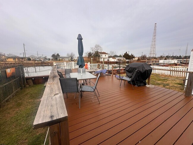 Building Photo - 2019 Kuehnle Ave