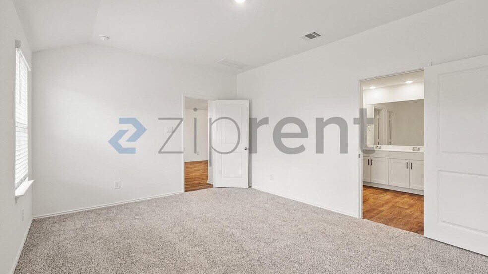 Building Photo - Unit