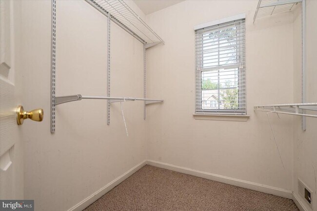 Building Photo - 2209 Commissary Cir