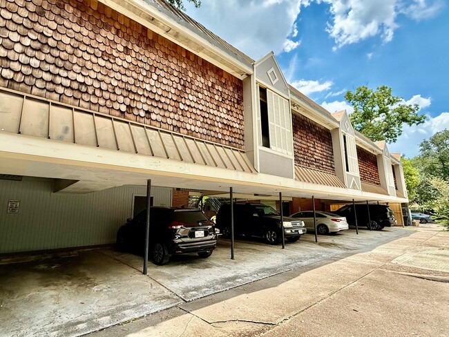 Building Photo - 918 Heights Blvd