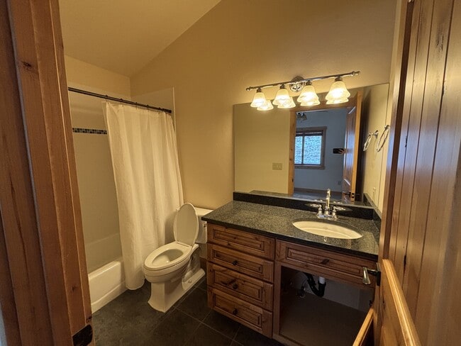 Building Photo - 3355 E Horse Creek Rd