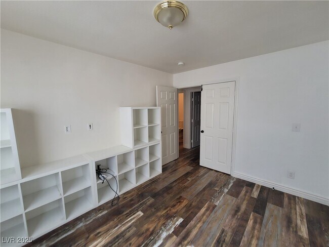 Building Photo - 10799 Flame Vine Ct