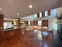 Building Photo - Bright Unfurnished Home with 2 Car Garage!