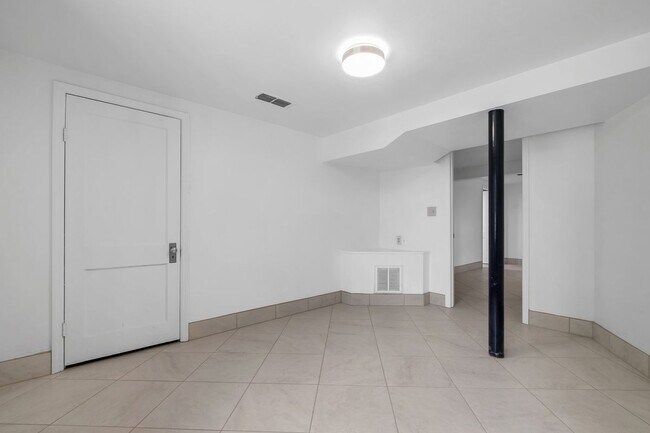 Building Photo - 2208 Escambia Dr