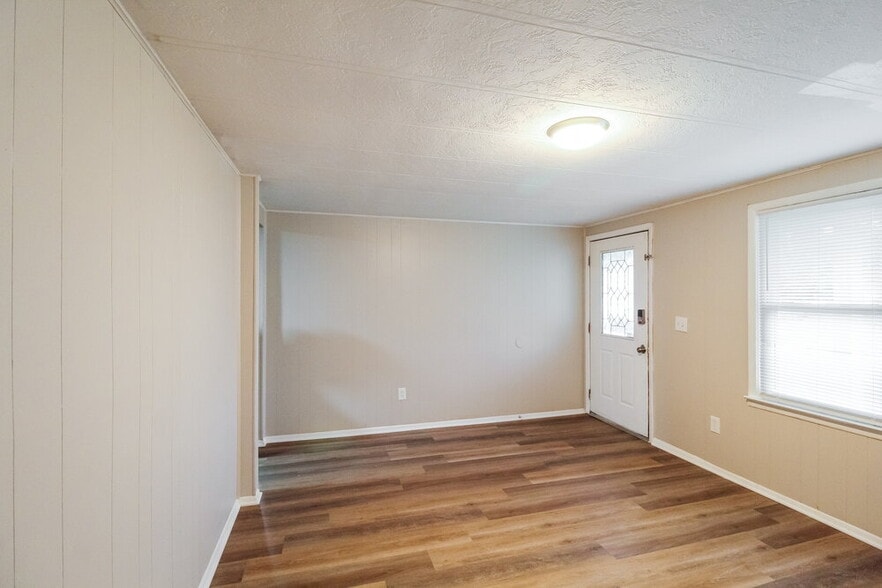 Building Photo - 1785 McCollum Rd SW