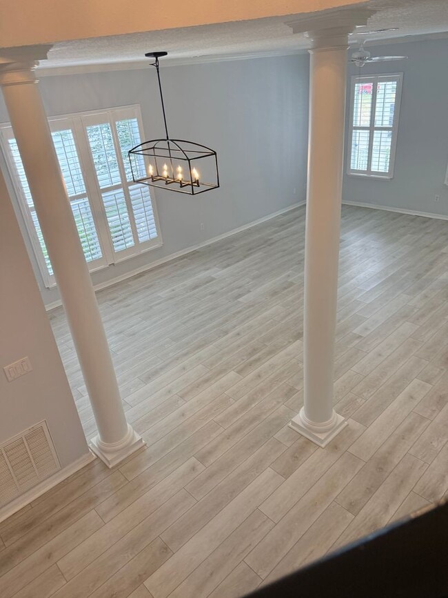 Building Photo - 603 Canne Pl