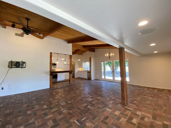 Building Photo - Great 3-Bedroom Home – Peaceful Country Living Just 8 Minutes from Hwy 78!