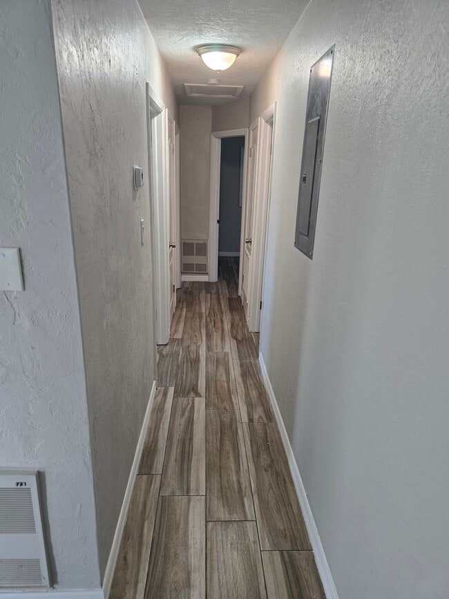 Building Photo - 1413 NW 19th Ct