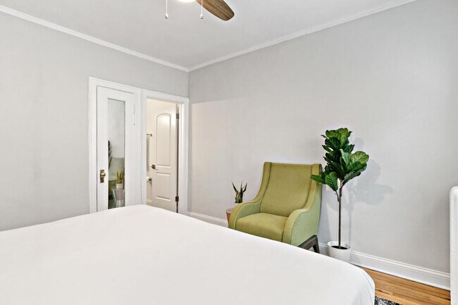Building Photo - 1 bedroom in Chicago IL 60657