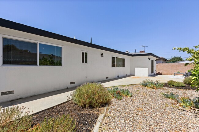 Building Photo - 9038 Whitaker Ave