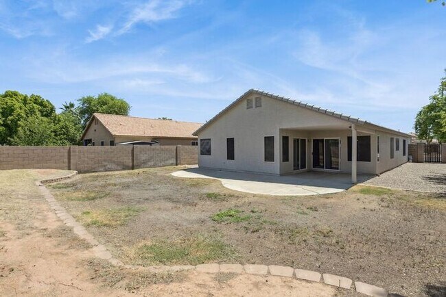 Building Photo - Nice 3 bedroom 2 bath