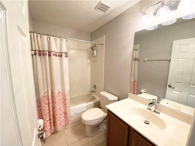 Building Photo - SUPER LOCATION FOR THIS 2 story 3 bdrm TOWNHOUSE!!