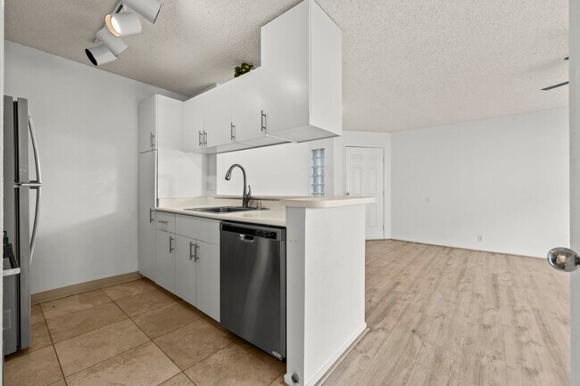 Building Photo - 91-284-284 Hanapouli Cir