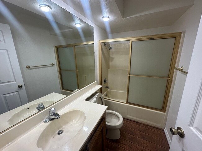 Building Photo - Elegant 4-Bedroom, 3-Bath Home in Prime Cul-de-Sac Location