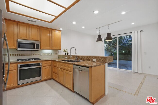 Building Photo - 6457 Zuma View Pl
