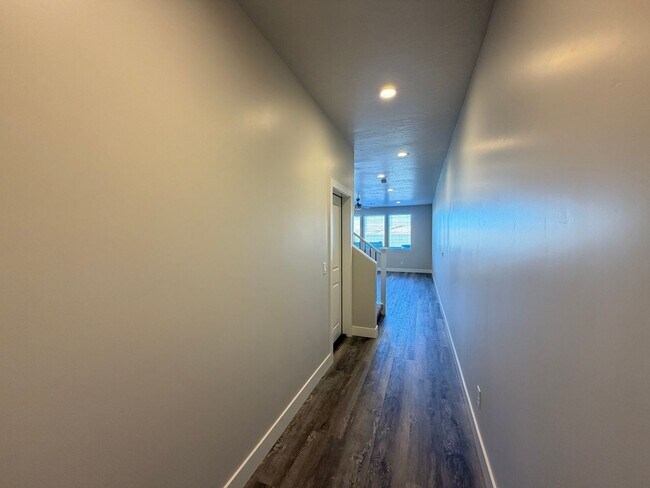 Building Photo - BRAND NEW TOWNHOME FOR RENT!